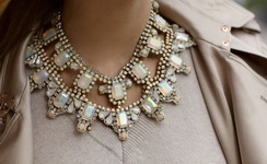 statement-necklace